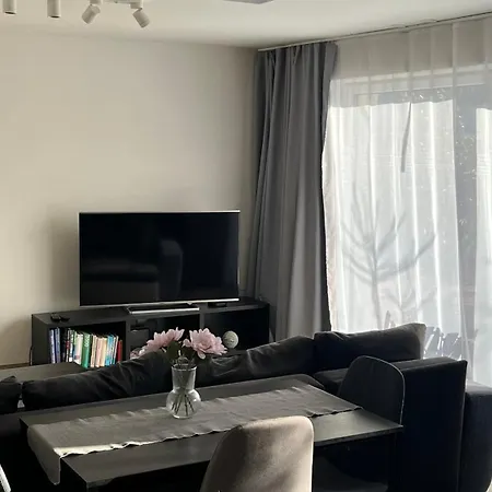 With Terrace In דירה טרנבה